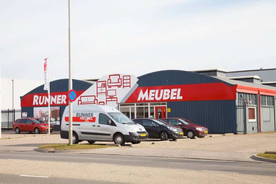 Cover photo of Runner Meubelen